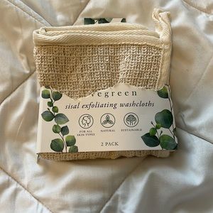 This is a exfoliating washcloth!